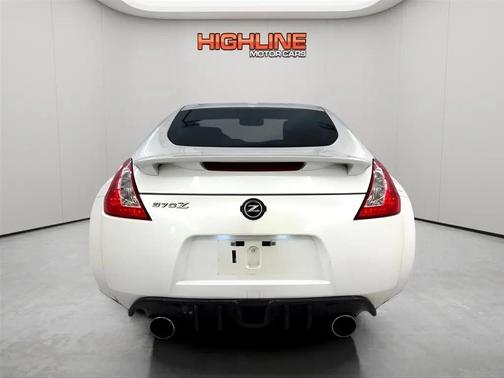 Pearl White 2009 Nissan 370Z Touring