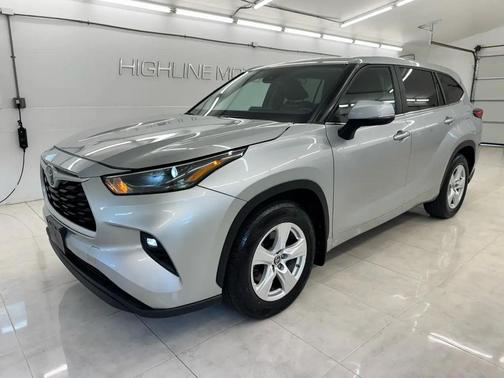 Celestial Silver Metallic 2023 Toyota Highlander LE