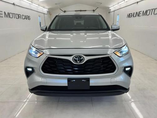 Celestial Silver Metallic 2023 Toyota Highlander LE