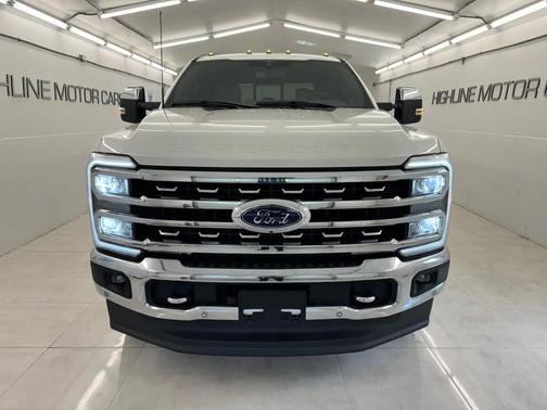 Star White Metallic Tri-Coat 2023 Ford F-350 Lariat