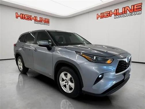 Moon Dust 2023 Toyota Highlander Hybrid LE
