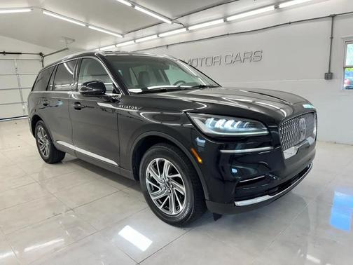 Infinite Black Metallic Clearcoat 2023 Lincoln Aviator Standard AWD