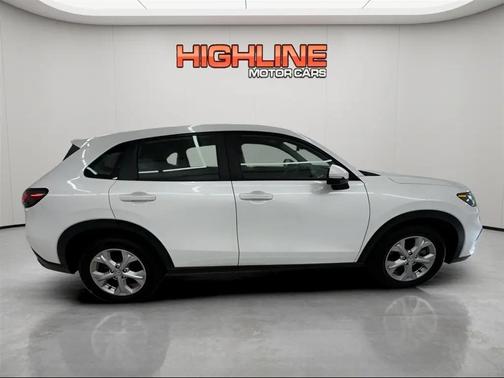 Platinum White Pearl 2023 Honda HR-V LX