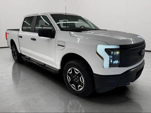 White 2022 Ford F-150 Lightning LARIAT