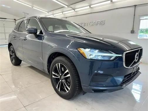 Dark Blue 2020 Volvo XC60 T6 Momentum