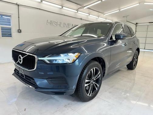 Dark Blue 2020 Volvo XC60 T6 Momentum