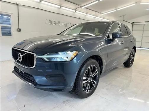 Dark Blue 2020 Volvo XC60 T6 Momentum