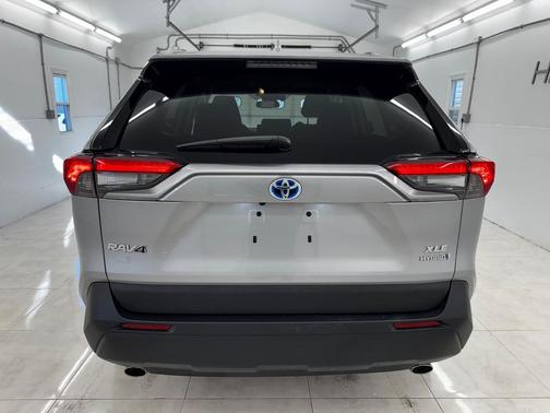 2020 Toyota RAV4 Hybrid XLE