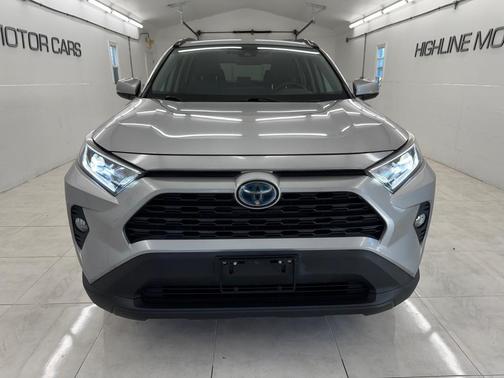 2020 Toyota RAV4 Hybrid XLE