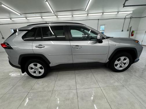 2020 Toyota RAV4 Hybrid XLE