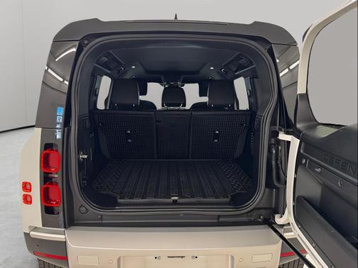 2022 Land Rover Defender 110 S