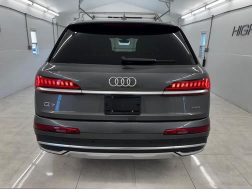 2022 Audi Q7 45 Premium Plus