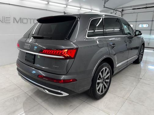 2022 Audi Q7 45 Premium Plus