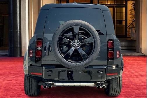 2025 Land Rover Defender P500 X-Dynamic SE
