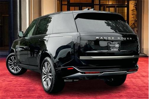2025 Land Rover Range Rover P530 SE 7 Seat