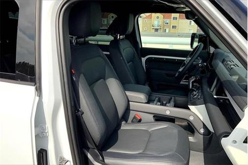 2024 Land Rover Defender P400 X-Dynamic SE