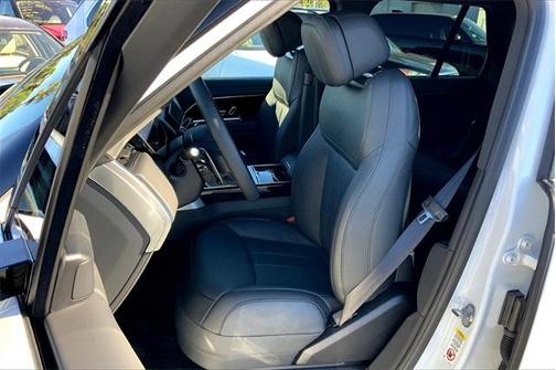 2025 Land Rover Range Rover P530 SE