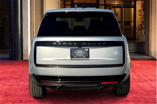 2025 Land Rover Range Rover P615 SV