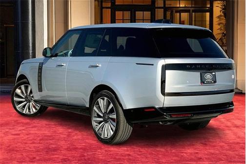2025 Land Rover Range Rover P615 SV