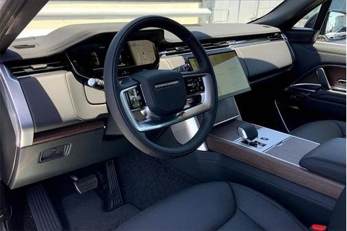 2025 Land Rover Range Rover P530 SE