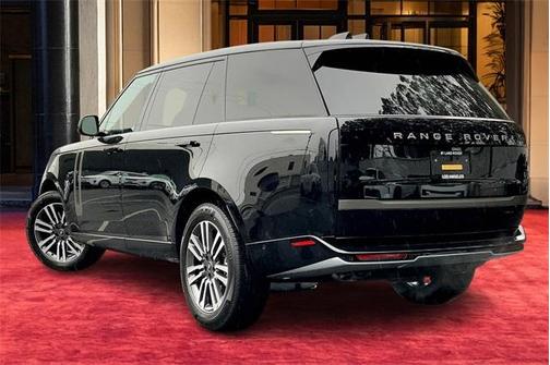 2025 Land Rover Range Rover P530 SE 7 Seat