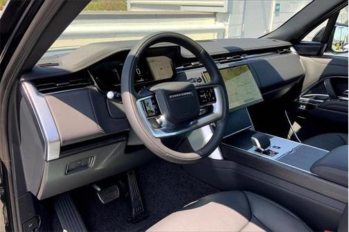 2025 Land Rover Range Rover P530 SE