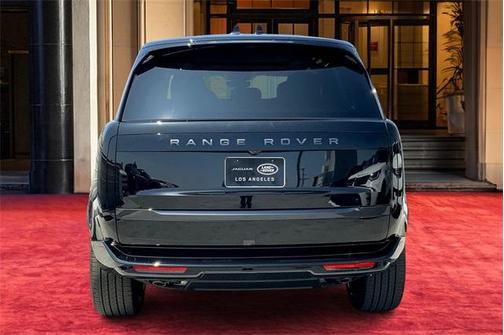 2025 Land Rover Range Rover P530 SE