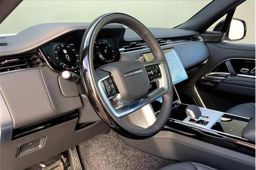 2025 Land Rover Range Rover P400 SE 7 Seat