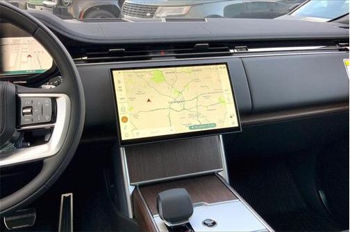 2025 Land Rover Range Rover P530 SE 7 Seat