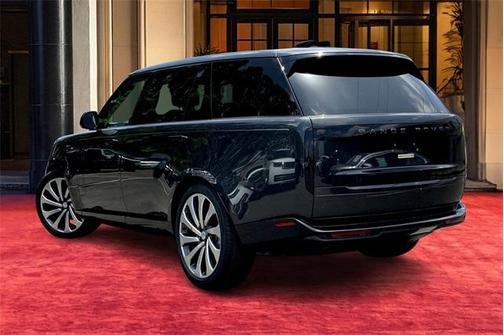 2025 Land Rover Range Rover P400 SE 7 Seat