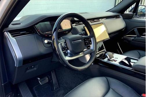 2025 Land Rover Range Rover P550e Autobiography