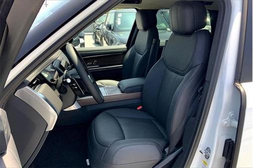2025 Land Rover Range Rover P550e SE