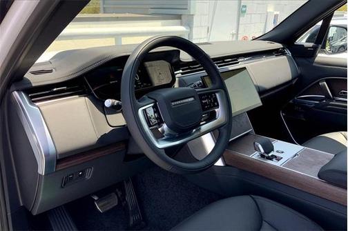 2025 Land Rover Range Rover P550e SE