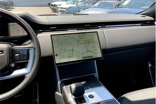 2025 Land Rover Range Rover P530 SE