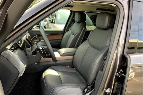 2025 Land Rover Range Rover P550e SE
