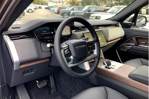 2025 Land Rover Range Rover P550e SE