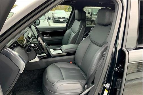 2025 Land Rover Range Rover P400 SE