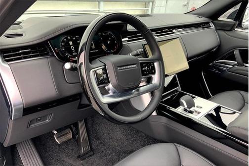 2025 Land Rover Range Rover P400 SE