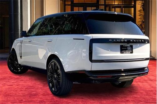 2025 Land Rover Range Rover P530 SE 7 Seat