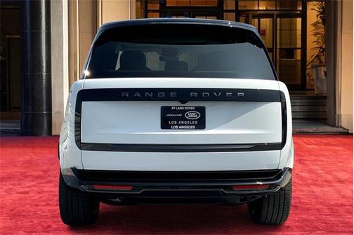 2025 Land Rover Range Rover P550e SE
