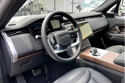 2025 Land Rover Range Rover P530 SE