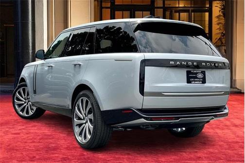 2025 Land Rover Range Rover P530 SE