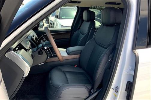 2025 Land Rover Range Rover P400 SE