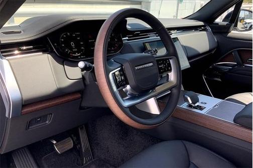 2025 Land Rover Range Rover P400 SE