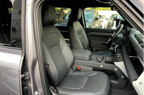2023 Land Rover Defender 110 SE