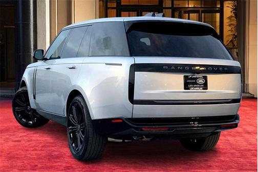 2025 Land Rover Range Rover P530 SE