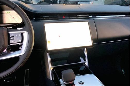 2025 Land Rover Range Rover P530 SE