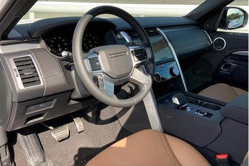 2025 Land Rover Discovery P360 Dynamic SE