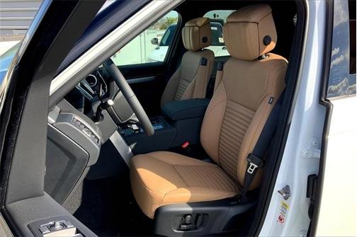 2025 Land Rover Discovery P360 Dynamic SE