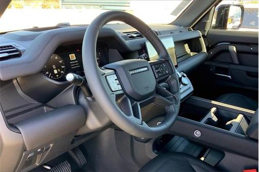 2025 Land Rover Defender P400 Outbound